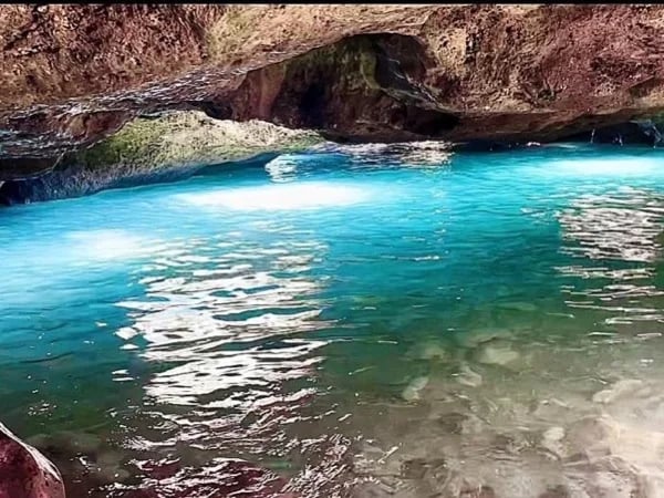 Hawaii caves and beach tour