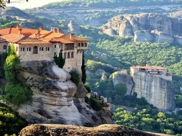 Explore amazing Meteora, a Wonder of Nature and UNESCO World Heritage Site