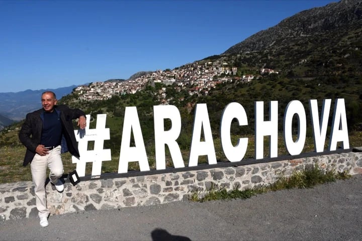 ARACHOVA, Photo stop and coffee....