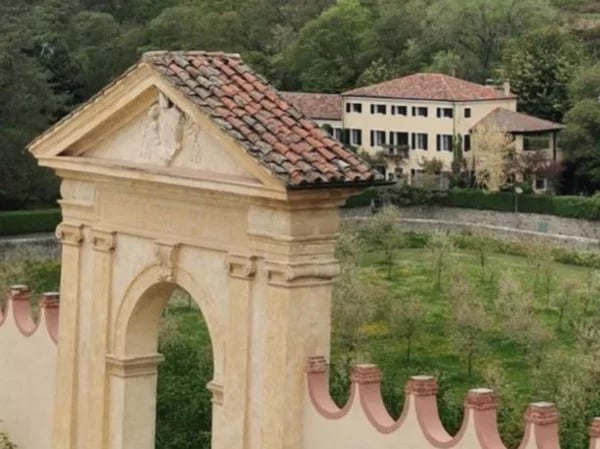 Half-Day Hiking Tour and Villa Vescovi Visit