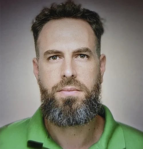 Ariel Raber Portrait
