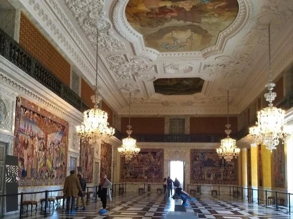 Royal Copenhagen - 3 Hour intro to Copenhagen and visit to Christiansborg palace