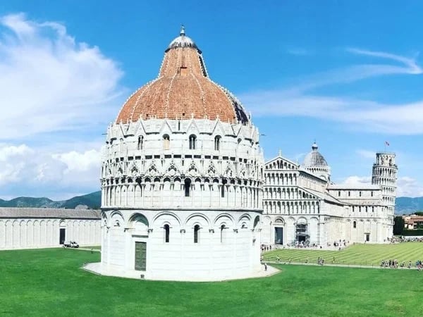 Walk Through The Centuries Of Pisa