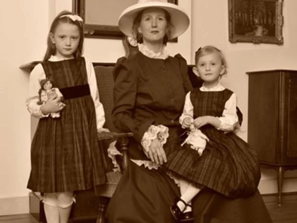 Dutch roots? Custom genealogy tour in Holland with your own art historian, TBL's no 1 tourguide in the Netherlands