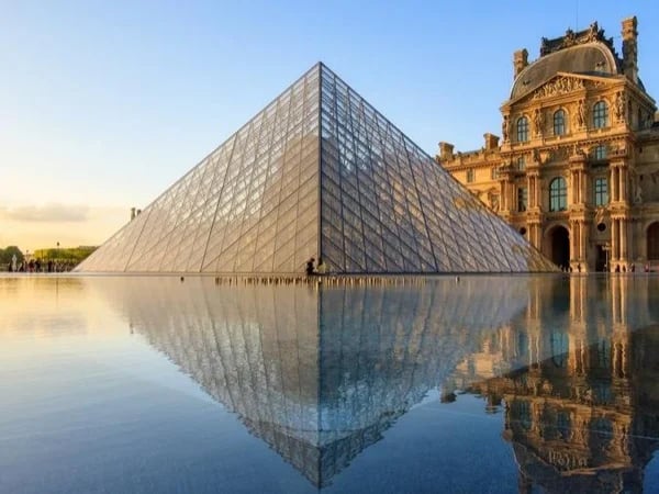 Full day Louvre Museum Guided Visit and Sightseeing tour of Paris City