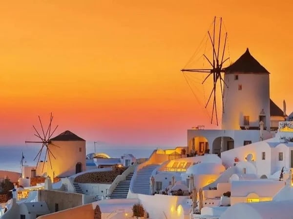 Discover Santorini in a half-day Private Deluxe Shore Excursion
