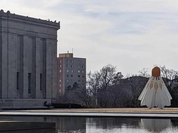 Nelson Atkins Museum Lawn & Donald J. Hall Sculpture Park - Walking Tour in Kansas