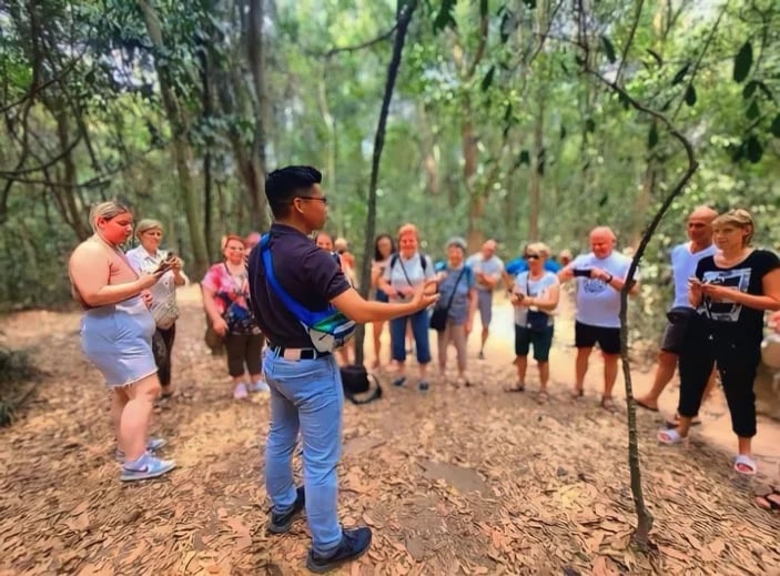 Guiding by the Cu Chi Tunnels from Saigon