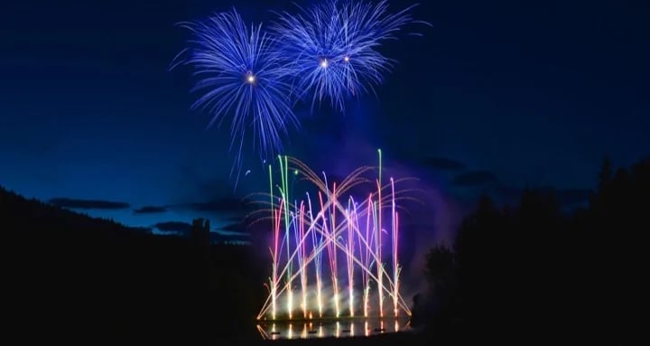 Butchart Gardens ~ bring a blanket or lawn chair and enjoy a world-class fireworks show on Saturday evenings in July & August.