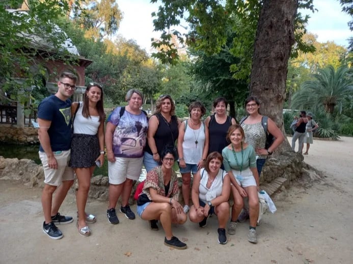 VISITORS AND ME, WALKING TOUR ON MARIA LUISA GARDENS, SEVILLE.