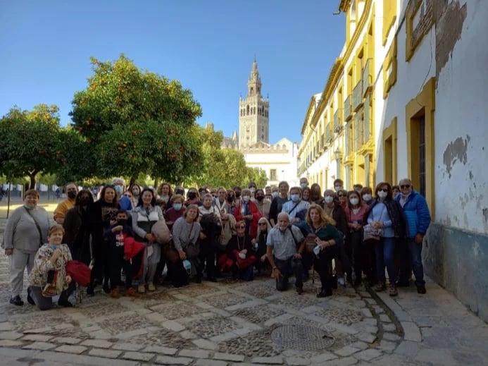WALKING TOUR: VISITORS AT PATIO DE BANDERAS + GIRALDA TOWER, SEVILLE.