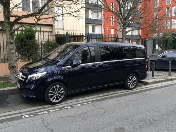 Pick up at the airport and introduction tour of Paris