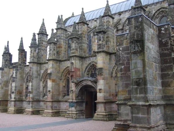 Rosslyn Chapel, Beautiful Countryside and fascinating ancient houses on an Edinburgh tour