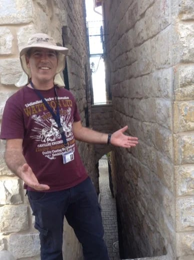 Smallest alley in the world - The Messiah alley in Safed