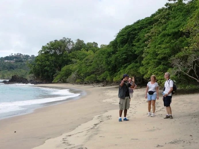 Having fun at Manuel Antonio National Park / Three monkeys experience