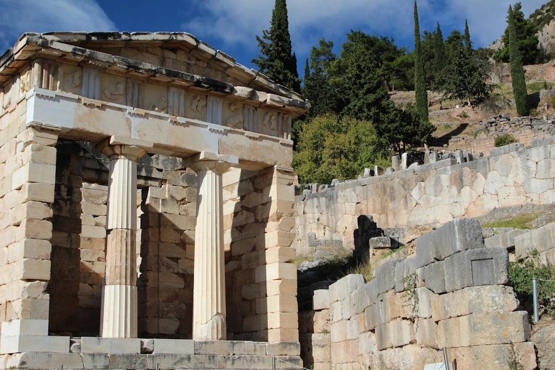 Classic Delphi: Day Trip with Private Vehicle from Athens