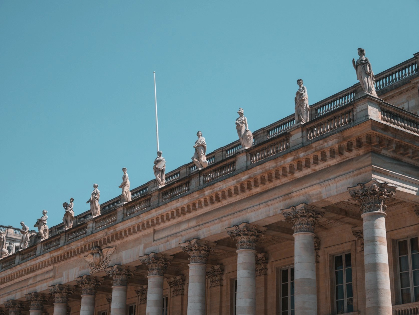 Complete Bordeaux: Full-Day Walking Tour Through the Neighbourhoods