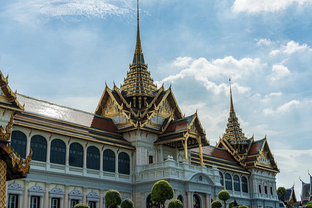 Complete Bangkok: Full-Day Walking Tour Through the Neighbourhoods
