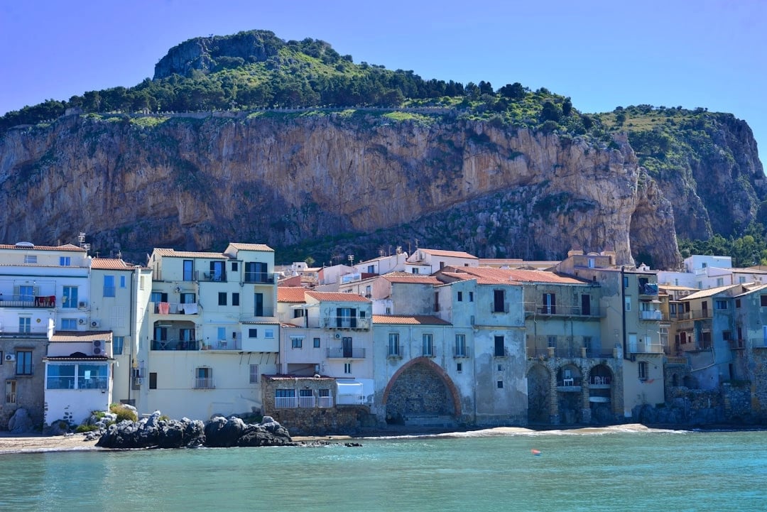 Classic Cefalu and Monreale: Day Trip with Private Vehicle from Palermo