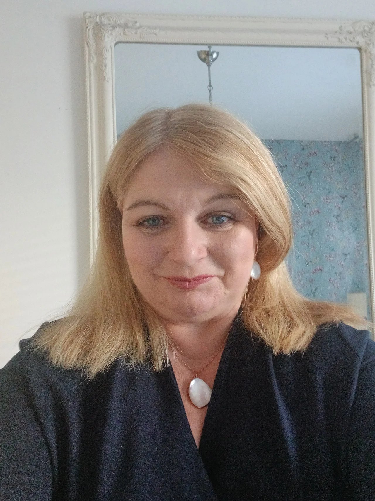 Lesley R.