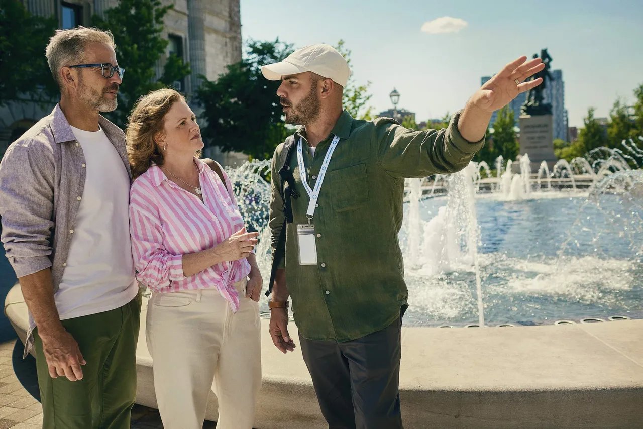 guide and travellers