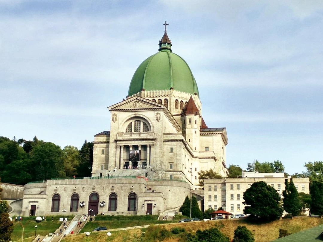 Complete Montreal: Full-Day Walking Tour Through the Neighbourhoods