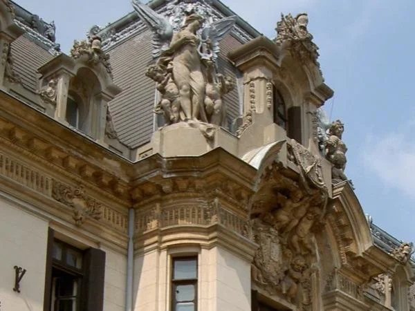 Bucharest sightseeing tour by car