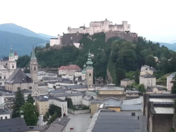 Eagle's Nest and Salzburg City tour by licensed Austriaguide