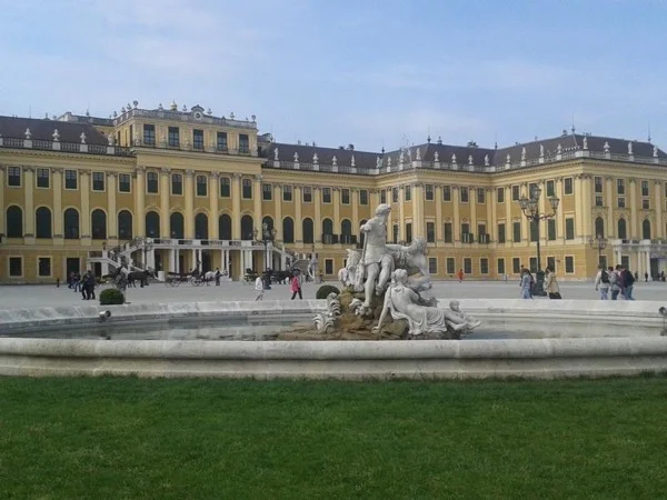 Transfer with Sightseeing from Munich to Vienna or Vienna to Munich
