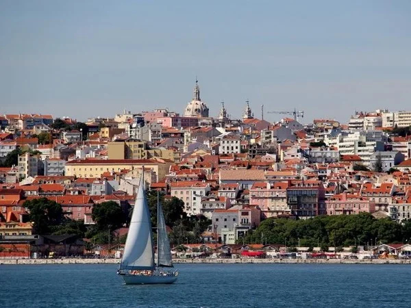 Full Day Discovering Lisbon's Highlights