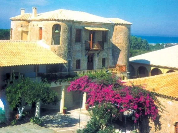 Skafidia Monastery, Chlemoutsi Castle, Kourouta Beach Half Day Tour