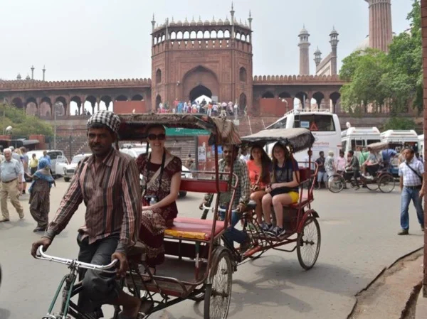 Experience Old Delhi and visit Masterji Kee Haveli