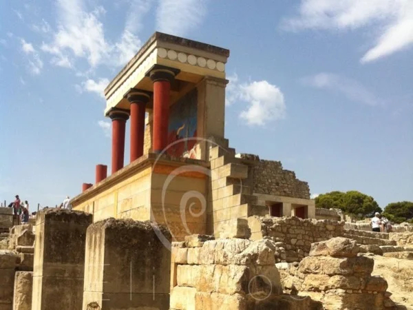 Knossos Palace and Historic Heraklion Half Day Cultural Tour