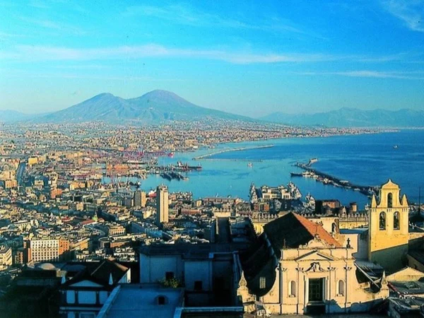 Discover Naples historic center with Roberto your local expert guide