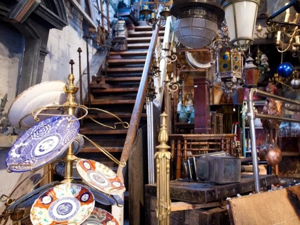 Paris Flea Market tour with a private guide (EX antique dealer)