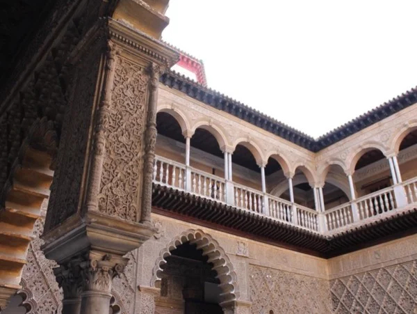 Visit to the Real Alcázar & Barrio de Santa Cruz.