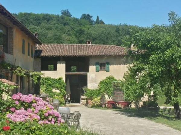 Full Day Tour in Lake Como Countryside with Wine Tasting