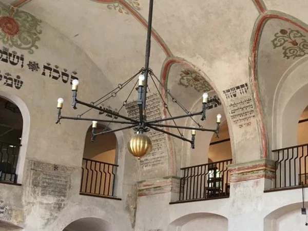 Private Scenic Transfer from Cesky Krumlov to Vienna/Bratislava via Telc and Trebic UNESCO jewish town