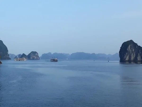 Halong Bay Day Cruise Trip from Hanoi