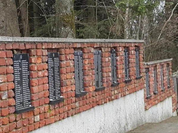 Jewish heritage in Plunge and Cold War Museum Private Tour