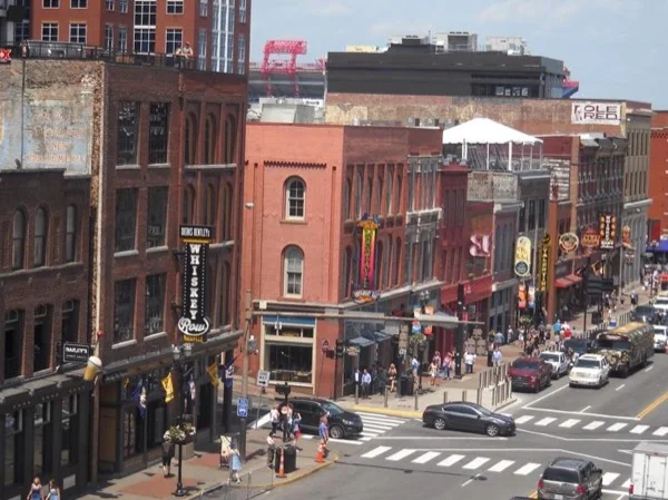 Downtown Nashville Walking Tour -From Union Station Hotel to the Cumberland River