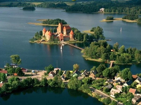Vilnius Old Town and Trakai Private Tour