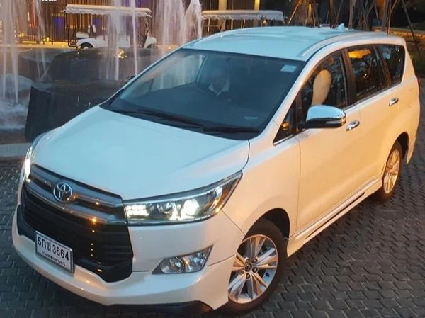 Airport Pickup /Drop Off with glipms of the city tour