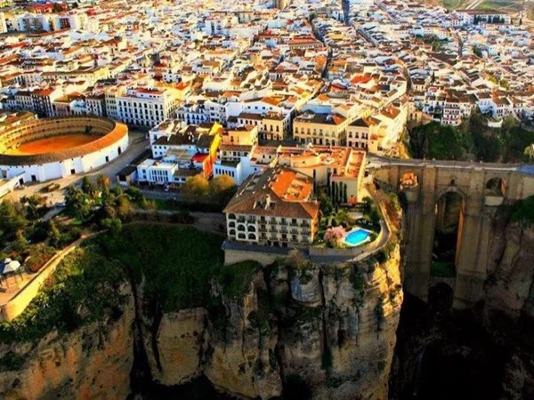 Full Day Private Tour to the White Villages: Ronda & Zahara