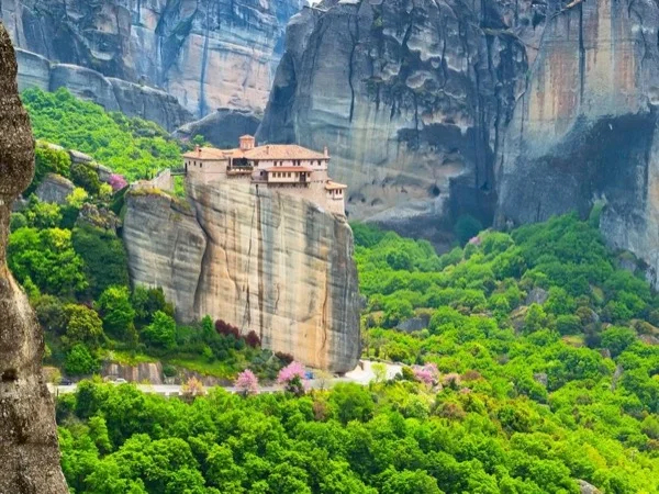 Delphi and Meteora Multi-day Private Tour with a Luxurious Mercedes Minivan
