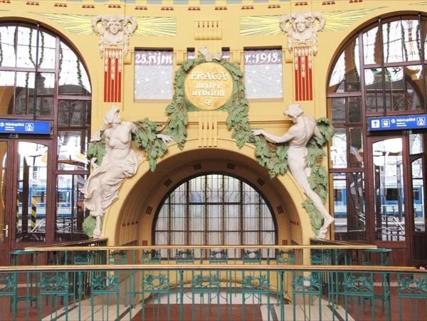 Architecture tour in Prague: focus on Cubism and Art Nouveau