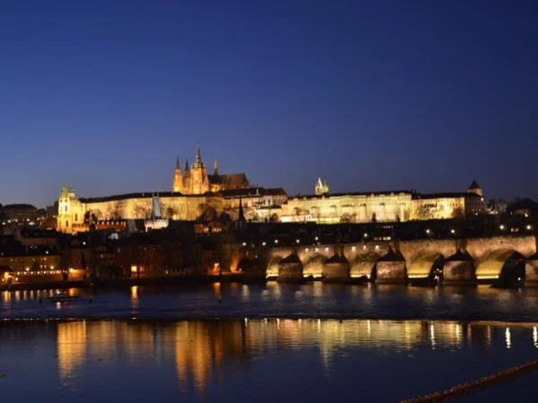 Prague night tour - take the best pictures and drive between the sites