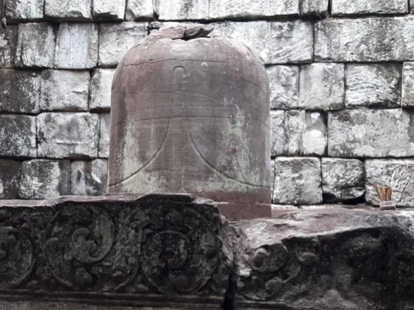 Pyramid Temple Of Koh Ker And Beng Mealea Temple