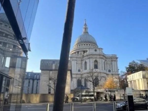 St Paul's Cathedral to Westminster Abbey