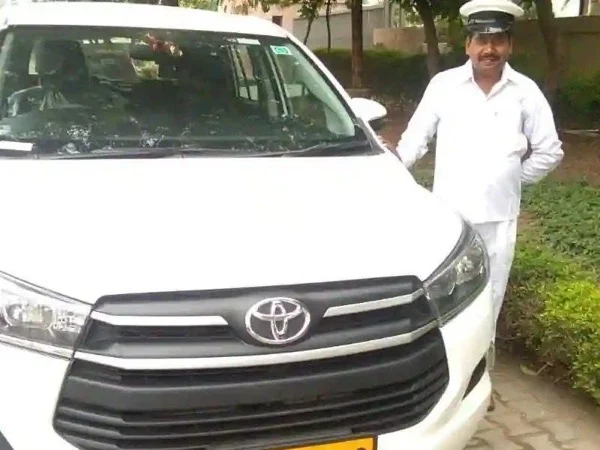Car Tour By Toyota SUV : Same day Return, Delhi - Agra - Delhi.